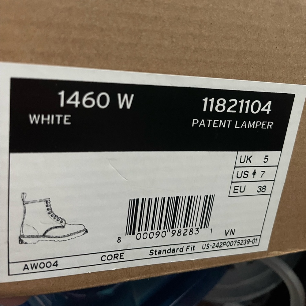 Dr. Martens 1460 Patent Leather Women's Lace-up Shiny  Doc Martens White - Picture 15 of 15